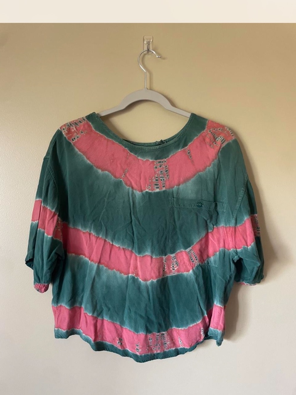Vintage DETAILS Women's Teal and Pink Tie-Dye Short Sleeve Top
